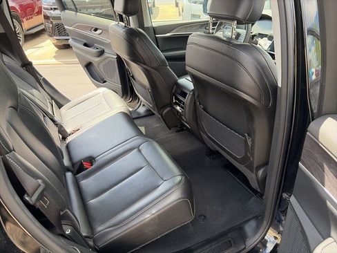 Used 2023 Jeep Grand Cherokee Limited AWD/4WD image 6