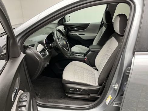 Used 2023 Chevrolet Equinox LT w/ Driver Convenience Package image 3