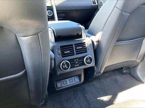 Used 2025 Land Rover Discovery Dynamic SE AWD/4WD image 36
