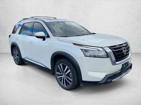 Used 2024 Nissan Pathfinder Platinum w/ Cargo Package image 3