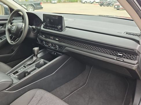 Used 2025 Honda Accord SE image 32