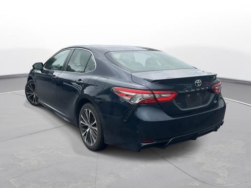 Used 2018 Toyota Camry SE FWD image 8