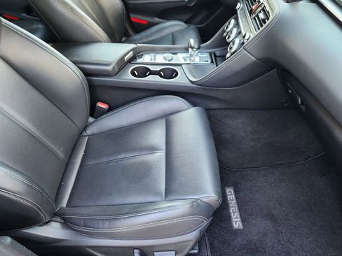 Used 2023 Genesis G70 2.0T image 13