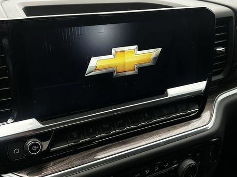 Used 2025 Chevrolet Silverado 2500 LTZ w/ LTZ Plus Package AWD/4WD image 23