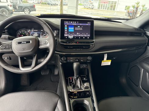 New 2026 Jeep Compass Latitude image 17