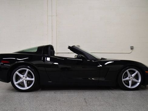 Used 2011 Chevrolet Corvette Coupe w/ 1LT image 4