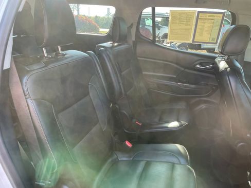 Used 2018 GMC Acadia SLT AWD/4WD image 25