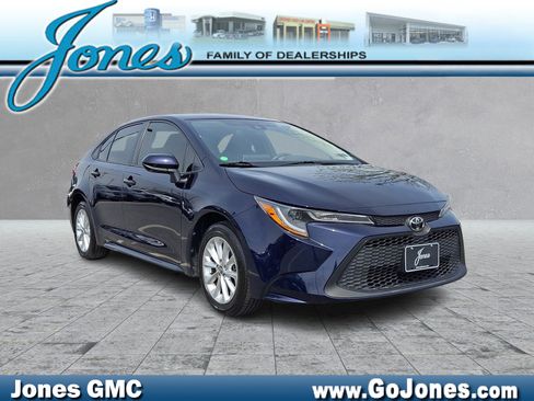 Used 2021 Toyota Corolla LE w/ LE Convenience Package FWD image 1