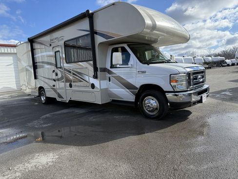 Used 2016 Ford E-450 and Econoline 450 Super Duty w/ Motorhome Prep Package image 2