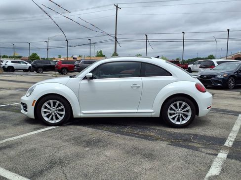 Used 2019 Volkswagen Beetle 2.0T SE FWD image 4