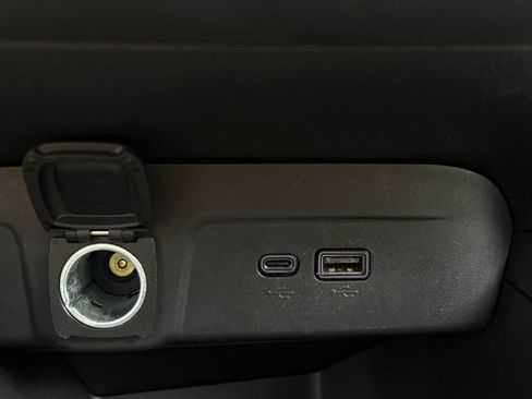 Used 2024 Chevrolet Trax RS w/ Sunroof Package FWD image 23