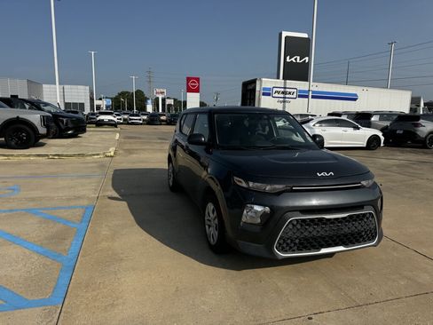 Certified 2022 Kia Soul LX FWD image 7