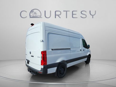 Used 2025 Mercedes-Benz Sprinter 2500 image 4