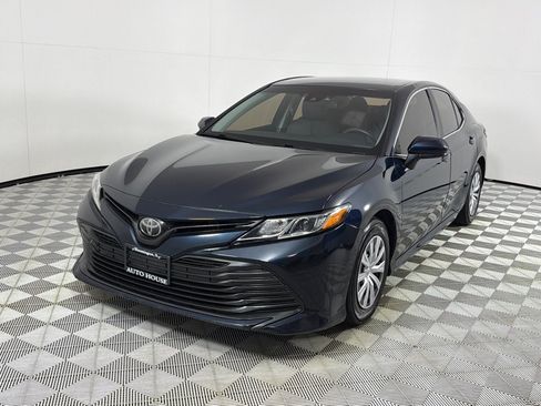 Used 2019 Toyota Camry FWD image 9