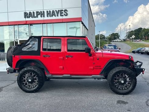 Used 2018 Jeep Wrangler Unlimited Sport S AWD/4WD image 2