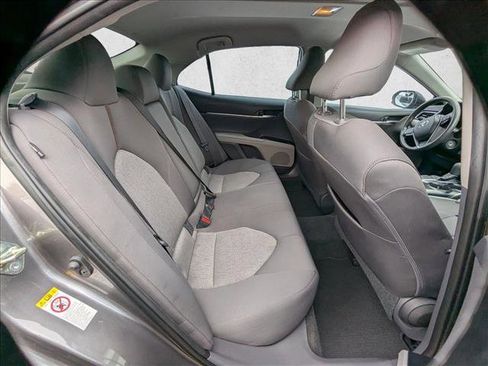 Used 2018 Toyota Camry LE image 22