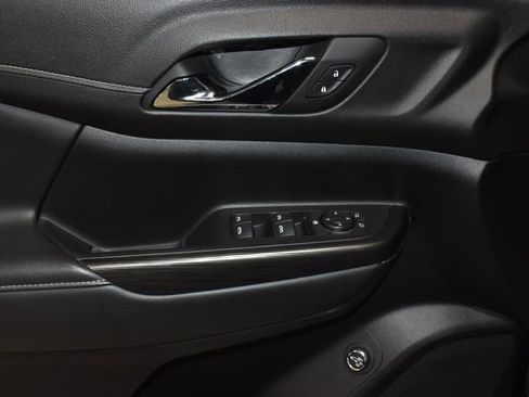 Used 2023 GMC Acadia SLT image 29