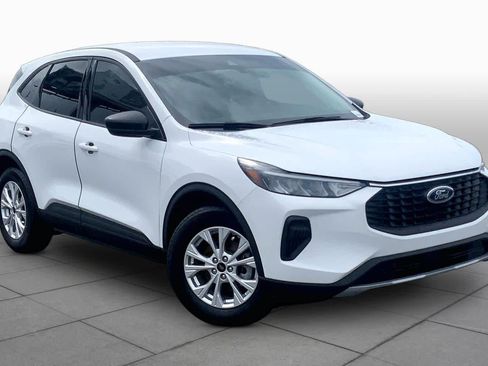 Certified 2025 Ford Escape Active FWD image 3