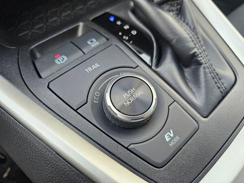 Certified 2025 Toyota RAV4 LE image 35