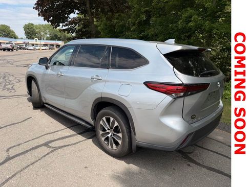 Used 2020 Toyota Highlander XLE AWD/4WD image 7