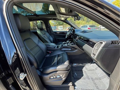 Used 2019 Porsche Cayenne Sport Utility 4D image 48