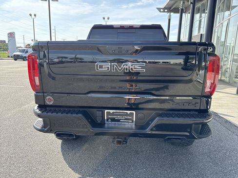 Used 2023 GMC Sierra 1500 AT4 w/ AT4 Premium Package AWD/4WD image 3