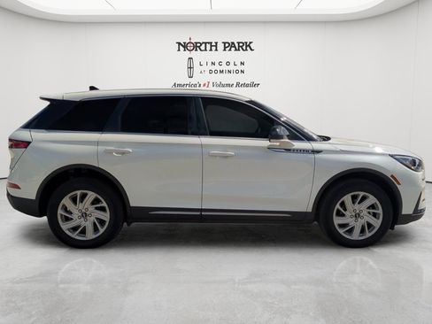 Used 2023 Lincoln Corsair FWD image 6