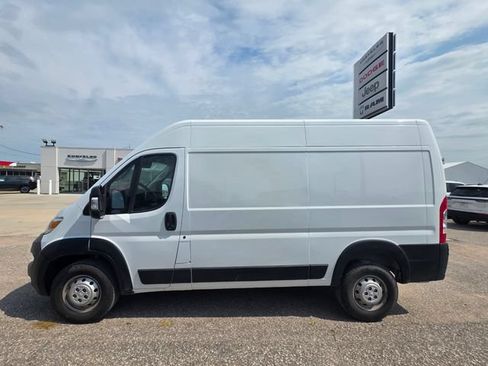 Used 2024 RAM ProMaster 2500 w/ Convenience Group FWD image 9