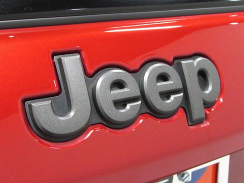 Used 2025 Jeep Compass Trailhawk AWD/4WD image 33