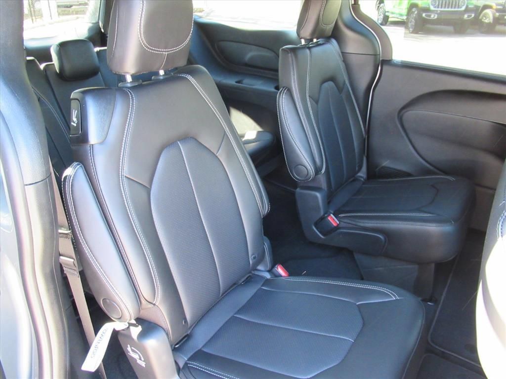 New 2026 Chrysler Pacifica Select FWD image 25