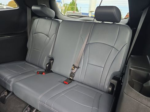 Used 2024 Buick Enclave Premium image 18