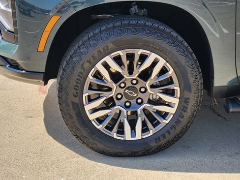 Used 2026 Chevrolet Tahoe Z71 w/ Z71 Off-Road Package AWD/4WD image 17