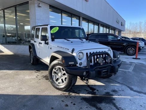 Used 2017 Jeep Wrangler Unlimited Rubicon w/ Connectivity Group image 3