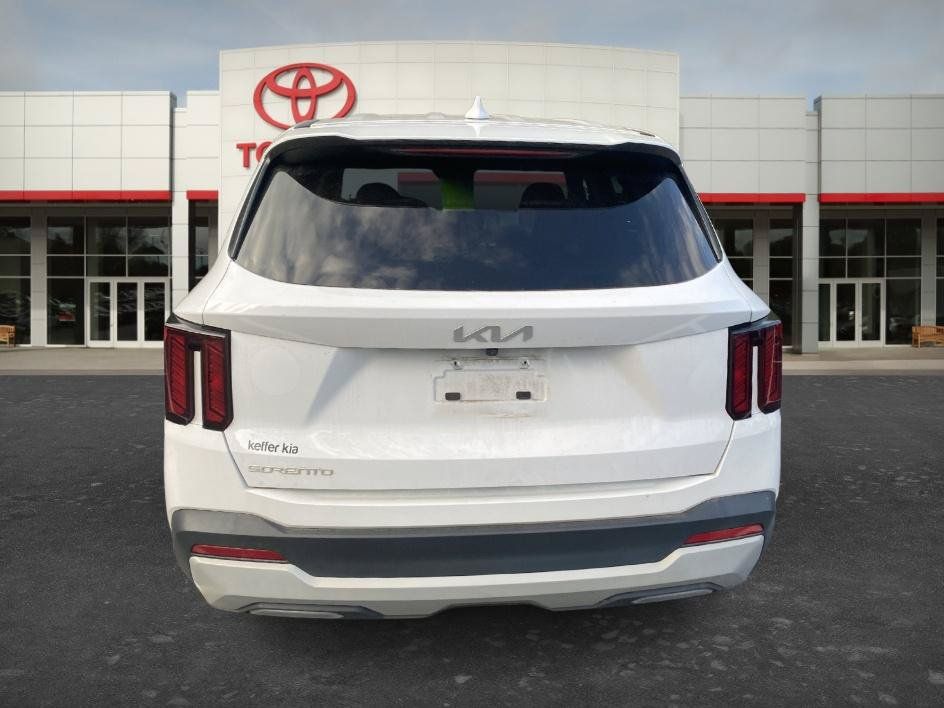 Used 2025 Kia Sorento LX FWD image 16
