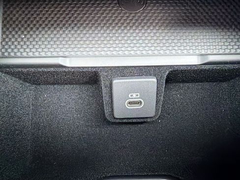 New 2025 Land Rover Range Rover SE image 31