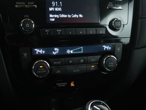 Used 2017 Nissan Rogue SV w/ Midnight Edition Package image 22