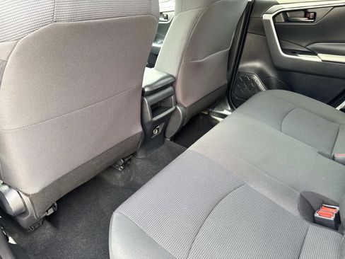 Used 2021 Toyota RAV4 LE FWD image 13