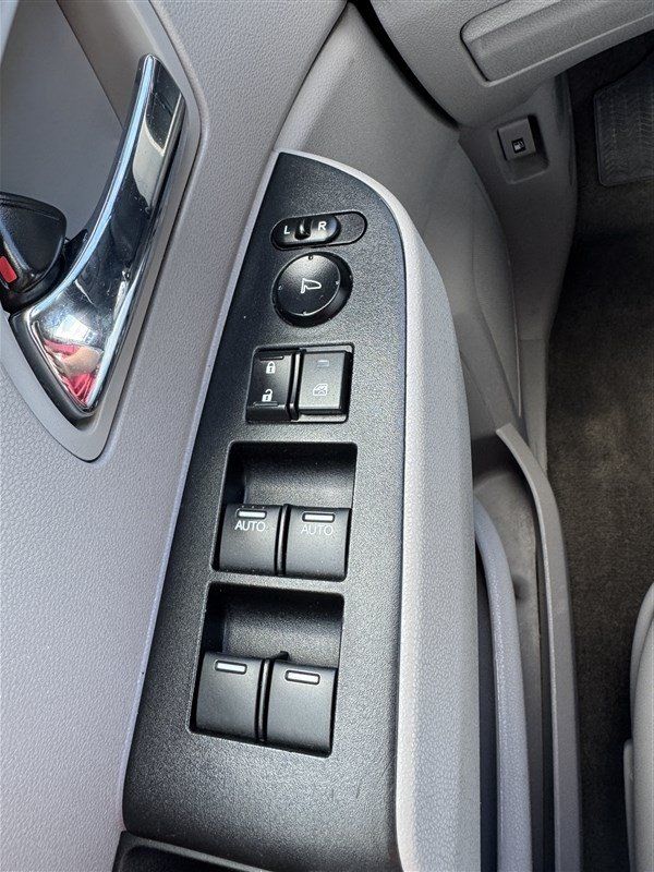 Used 2014 Honda Odyssey LX image 25