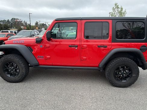 Used 2025 Jeep Wrangler Willys image 11