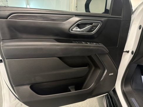 Used 2023 GMC Yukon XL SLT w/ SLT Premium Package RWD image 14