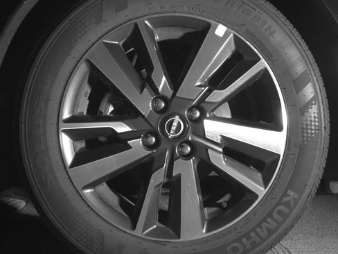 Used 2025 Nissan Versa SV image 12