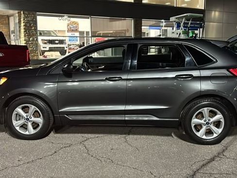 Used 2019 Ford Edge SE image 4