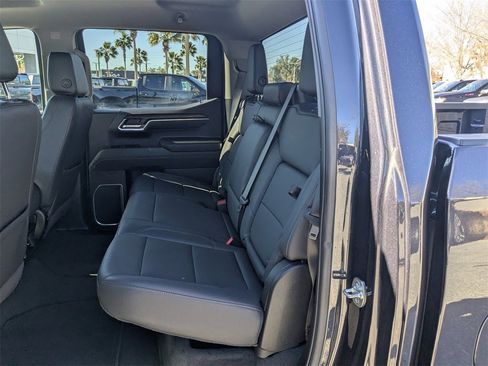 Certified 2025 GMC Sierra 1500 SLT image 11