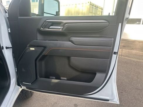 Used 2024 GMC Sierra 2500 AT4 w/ AT4 Premium Plus Package AWD/4WD image 11