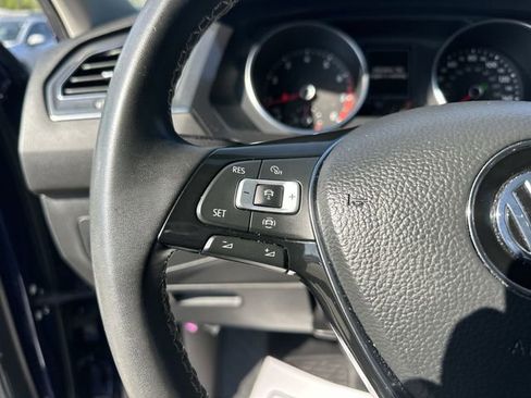 Used 2021 Volkswagen Tiguan SE image 17