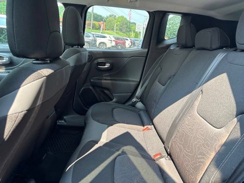 Used 2023 Jeep Renegade Latitude w/ Sun/Sound Group AWD/4WD image 12