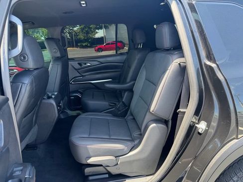 Certified 2024 Chevrolet Traverse Z71 w/ Enhanced Driving Package AWD/4WD image 13