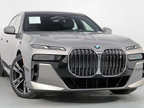 Used 2023 BMW i7 xDrive60 image 3