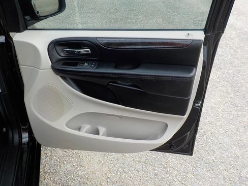 Used 2018 Dodge Grand Caravan SE w/ UConnect Hands-Free Group FWD image 30