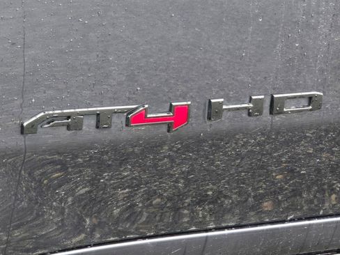 Used 2025 GMC Sierra 2500 AT4 w/ Technology Package image 14